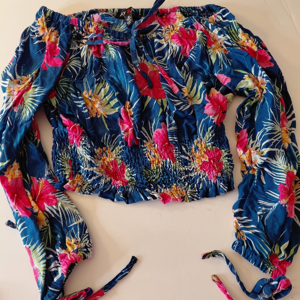 Iky & Me Floral Crop Too Size Medium Multi Colord Gathered Waist